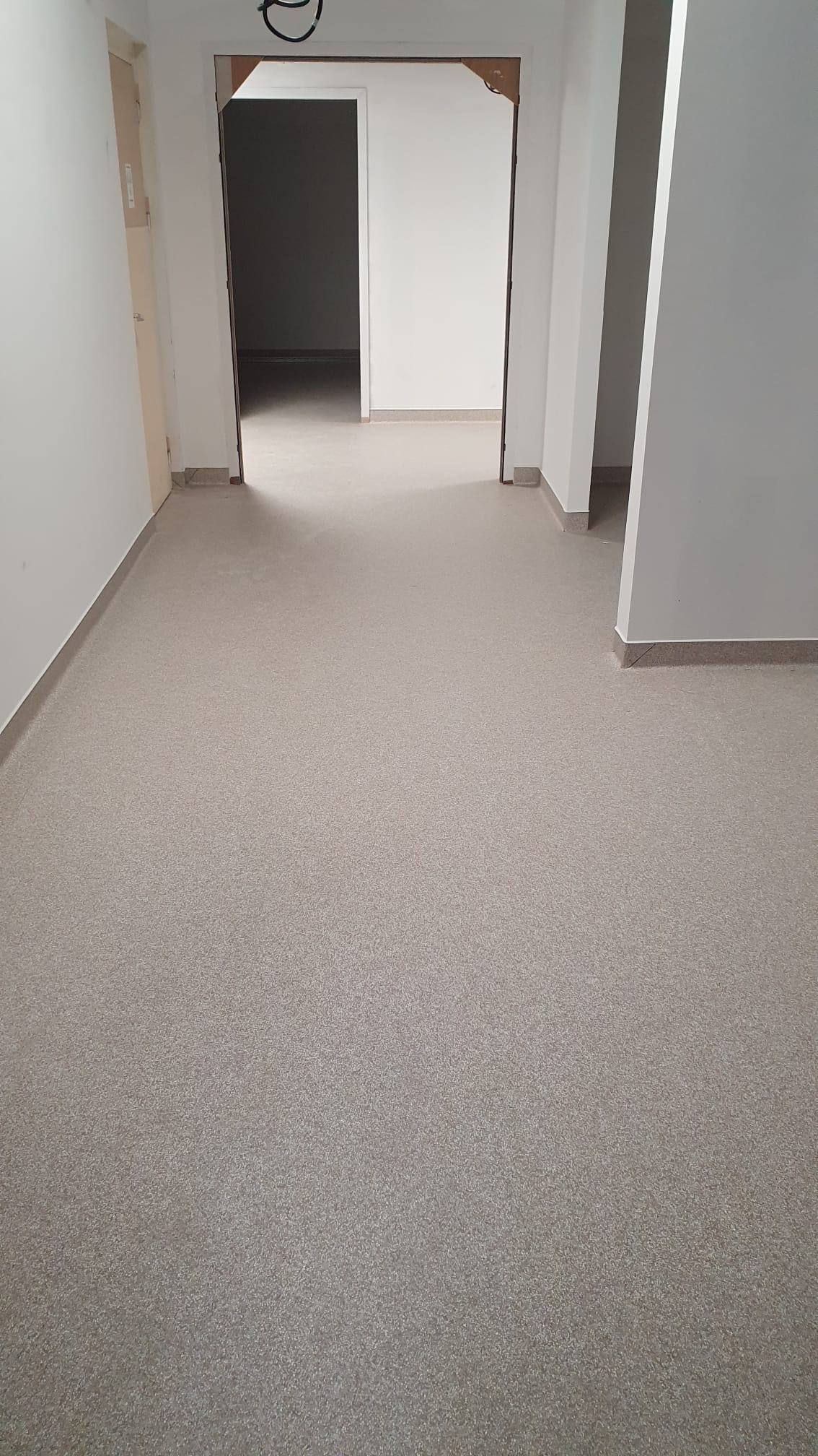 Pose de revêtement de Sol PVC avec remontée en plinthe - Institut Paoli Calmettes - Les Maîtres Soliers